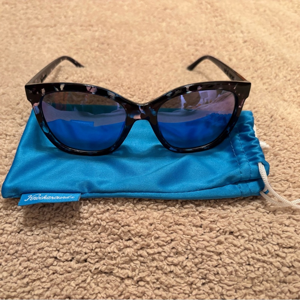Stylish Blue Lens Sunglasses